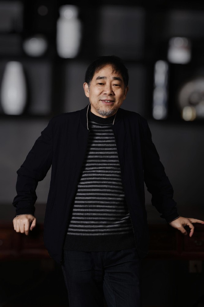 劉偉（國(guó)瓷紅葉畫(huà)院名譽(yù)院長(zhǎng)）