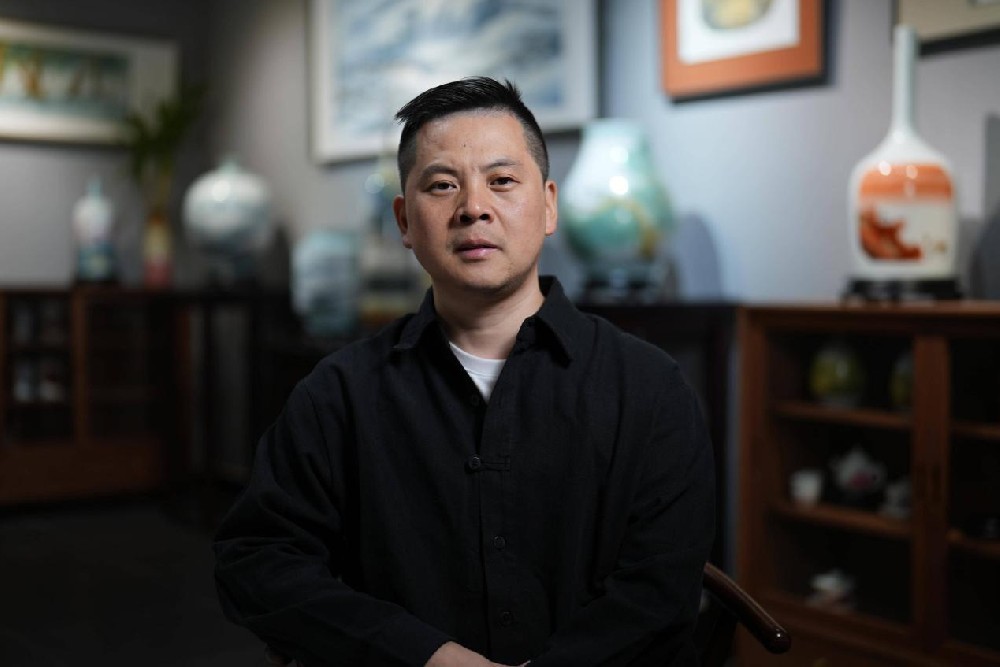 熊智華（國(guó)瓷紅葉畫(huà)院研究員）